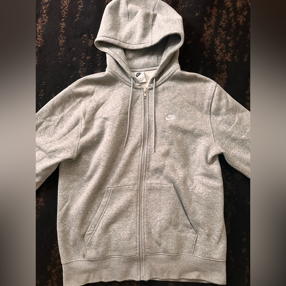 Nike Light Grey Zip-Up Hoodie with Small Swoosh